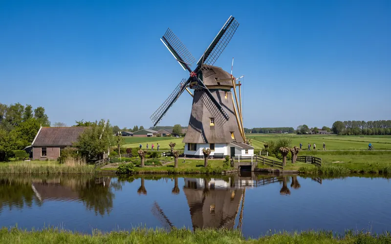 Poldermolen De Valk bij Berkel en Rodenrijs aan het water